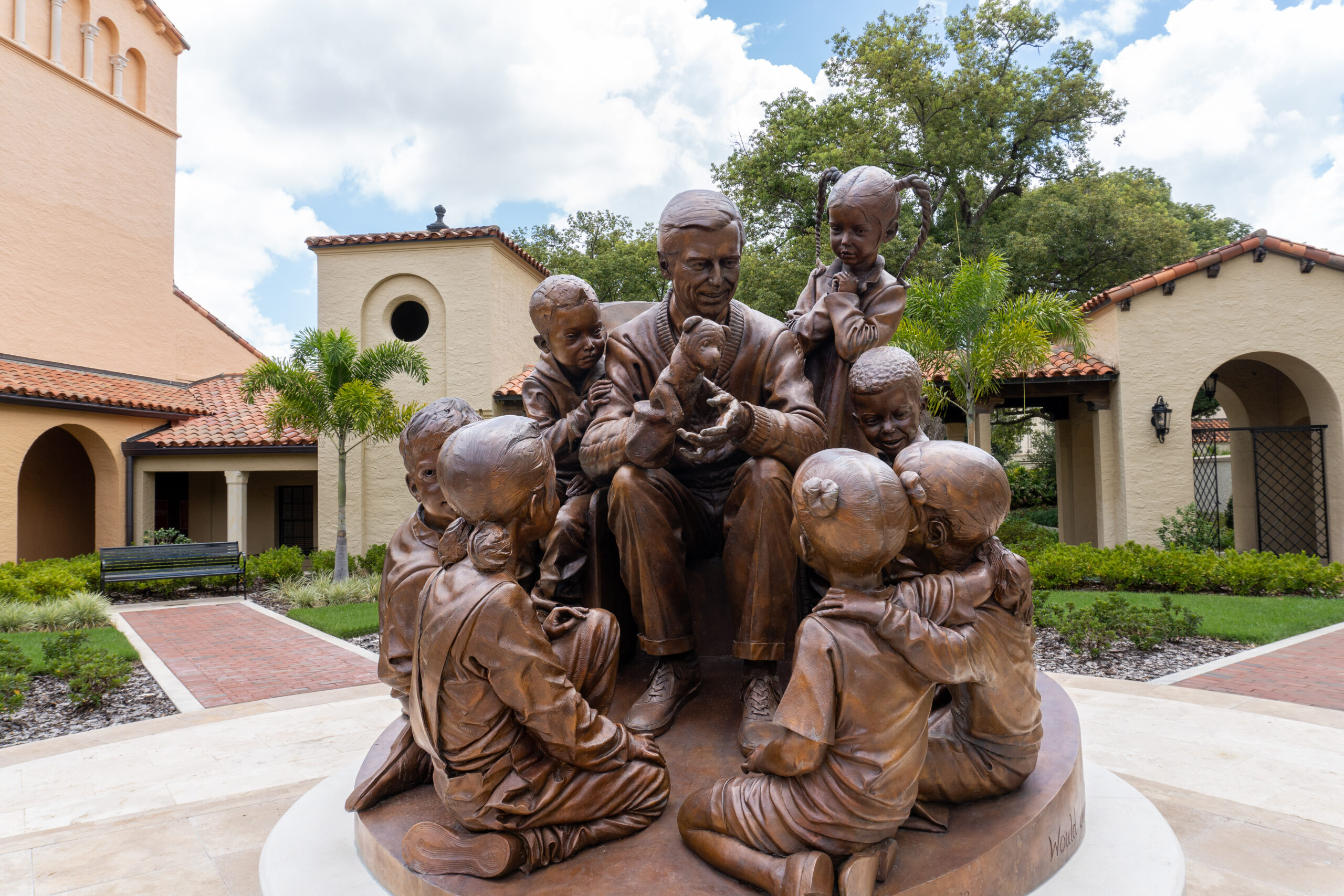 fred mcfeely rogers “a beautiful day for a neighbor” 360 degree outdoor sculpture at rollins college in winter park, florida by british sculptor paul day. mr rogers with daniel tiger and children.